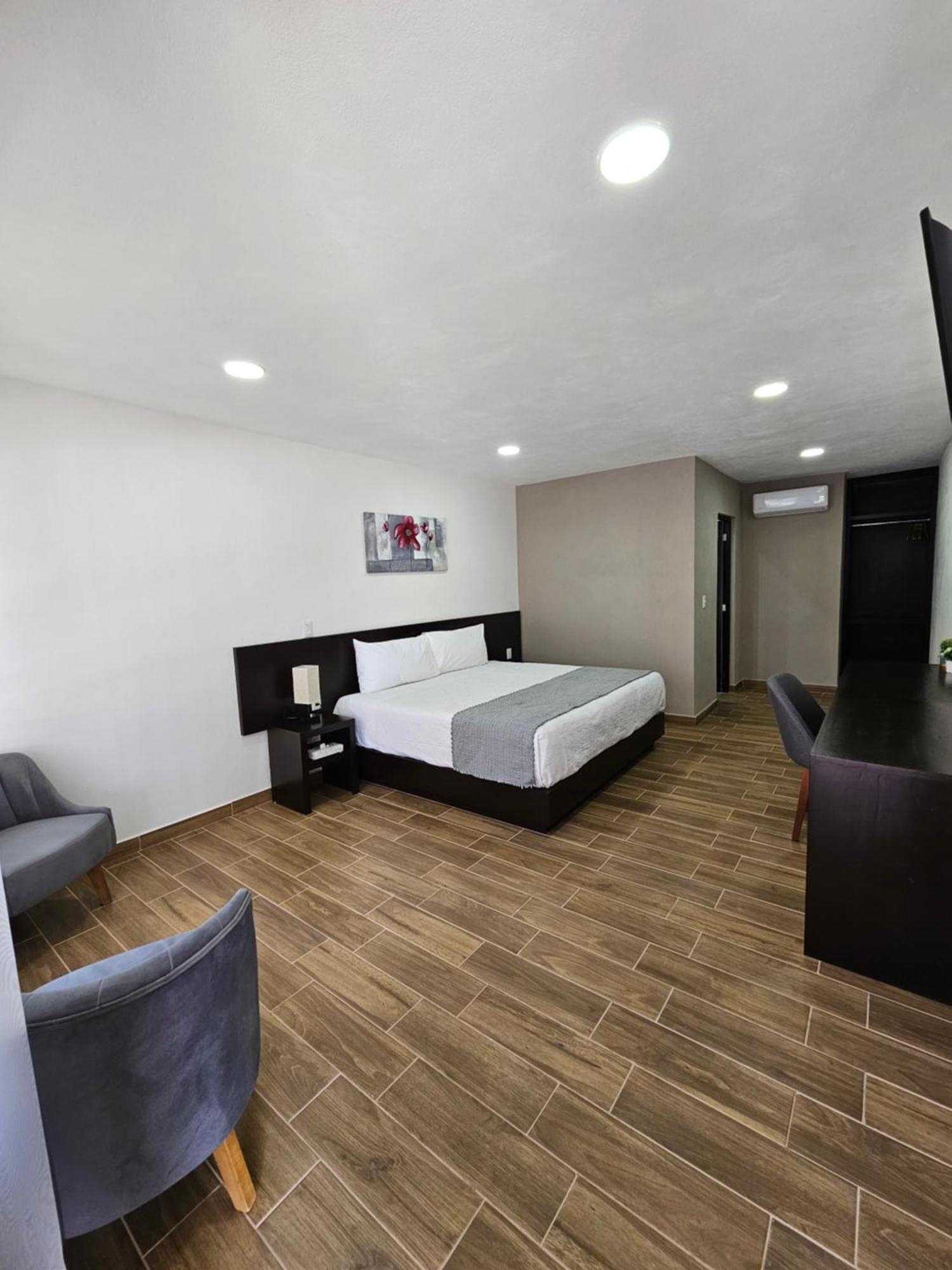 Ejecutivo Aeropuerto Hotel 4*
